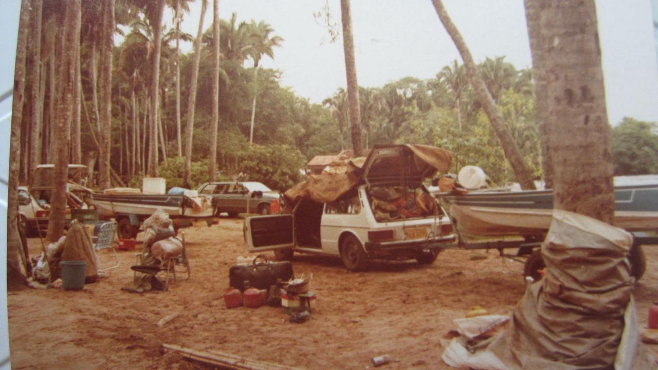 Acampamento de campo — Última noite. A lona ainda é a mesma de 2008.